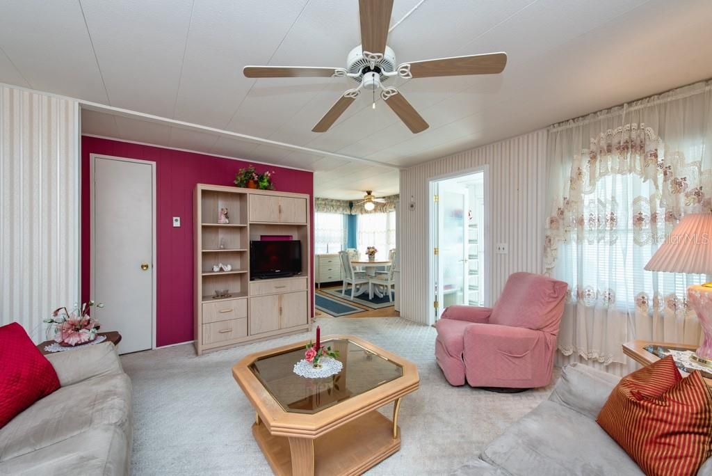 For Sale: $110,000 (2 beds, 1 baths, 798 Square Feet)