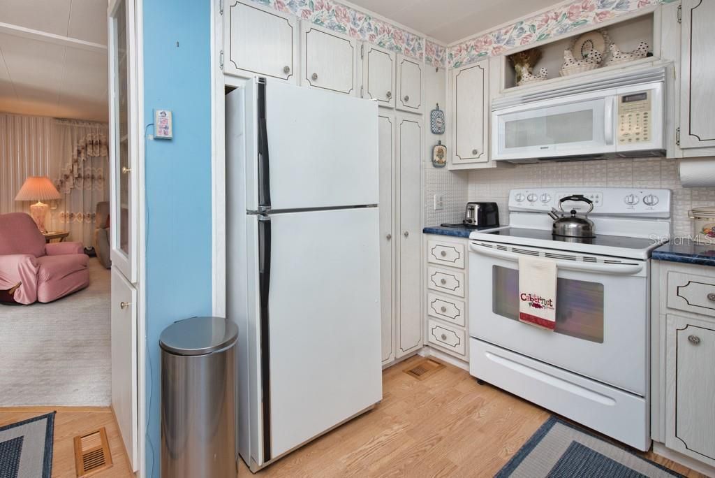 For Sale: $110,000 (2 beds, 1 baths, 798 Square Feet)