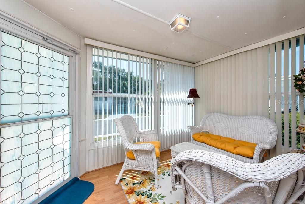 For Sale: $110,000 (2 beds, 1 baths, 798 Square Feet)