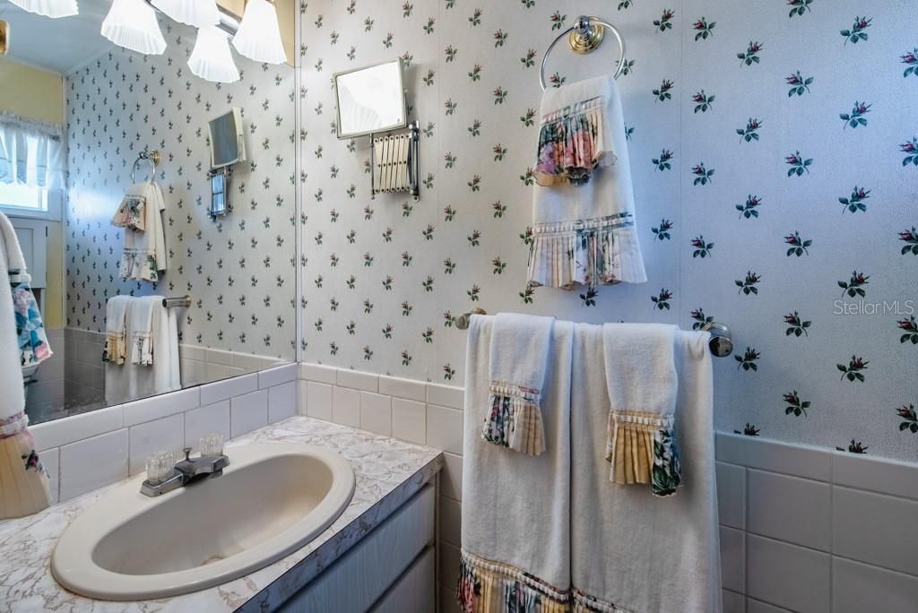 For Sale: $110,000 (2 beds, 1 baths, 798 Square Feet)