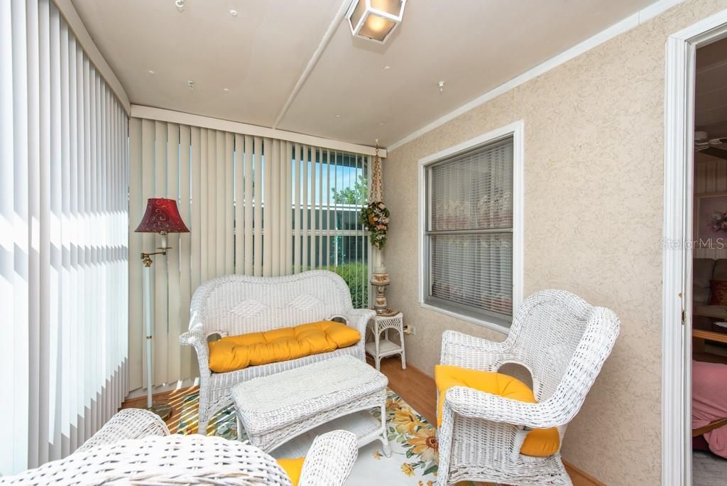 For Sale: $110,000 (2 beds, 1 baths, 798 Square Feet)