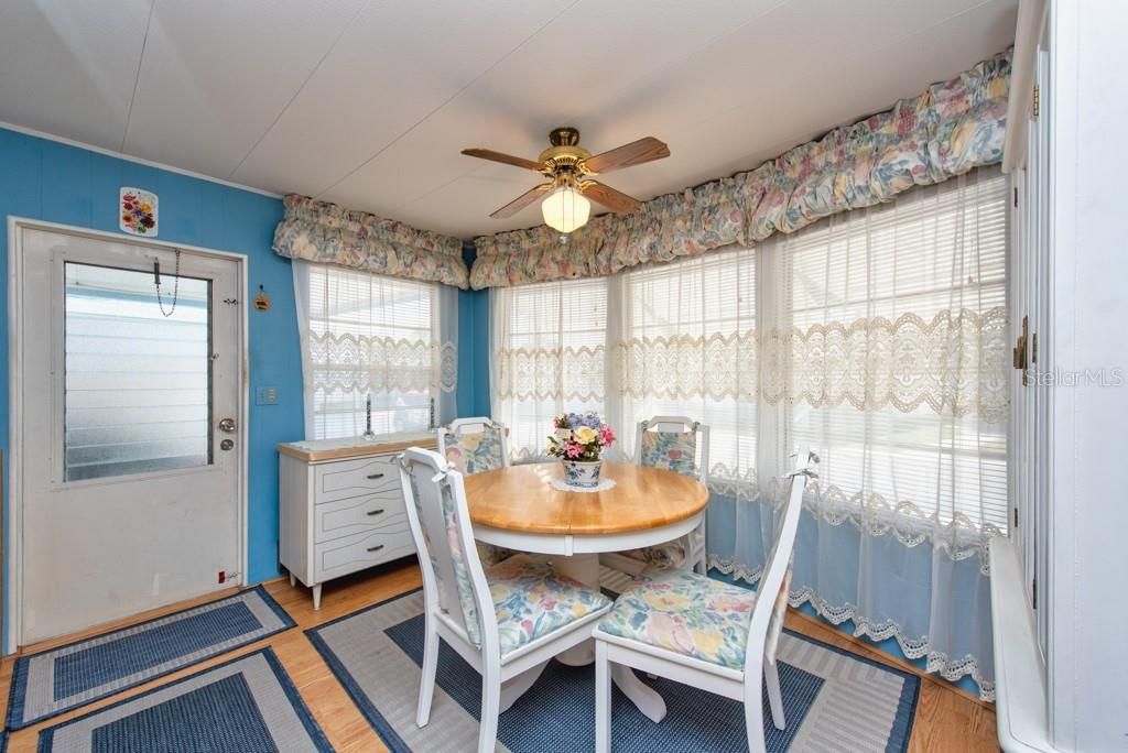 For Sale: $110,000 (2 beds, 1 baths, 798 Square Feet)