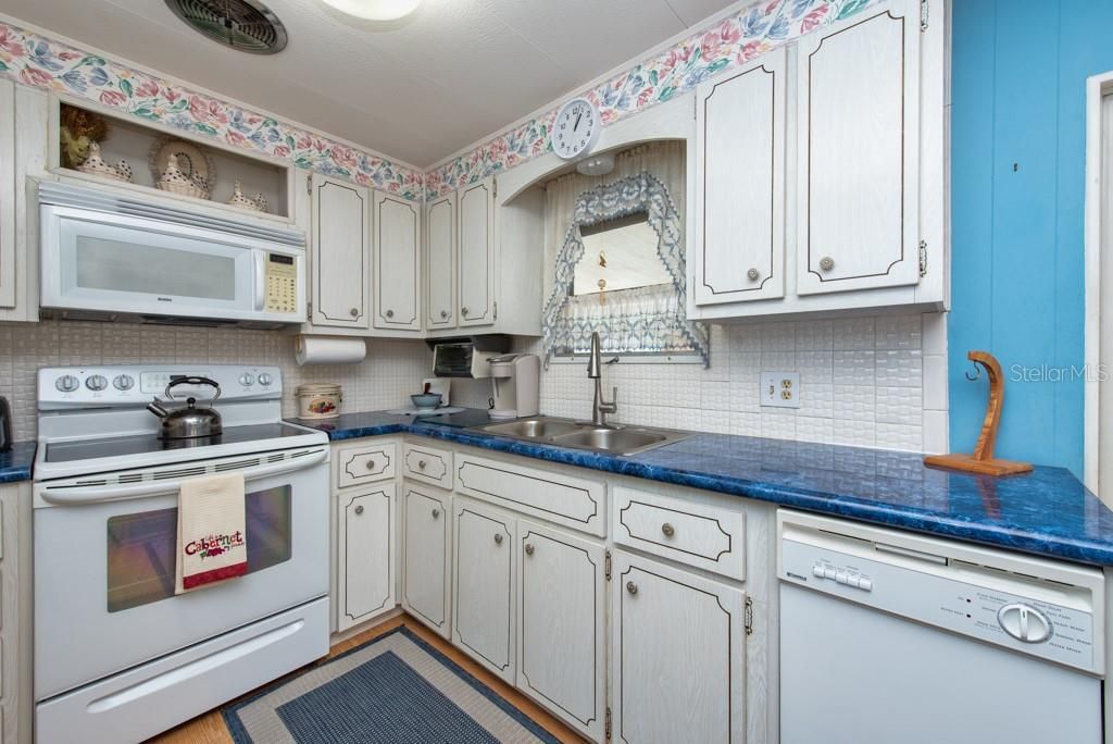 For Sale: $110,000 (2 beds, 1 baths, 798 Square Feet)