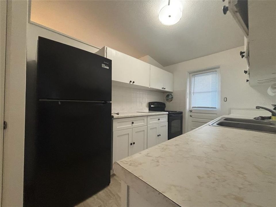 合同活跃: $1,995 (2 贝兹, 1 浴室, 1148 平方英尺)