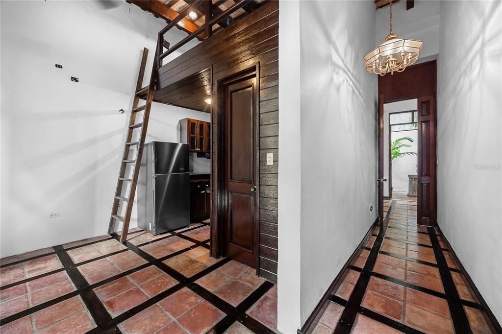 出租: $2,100 (1 贝兹, 1 浴室, 900 平方英尺)