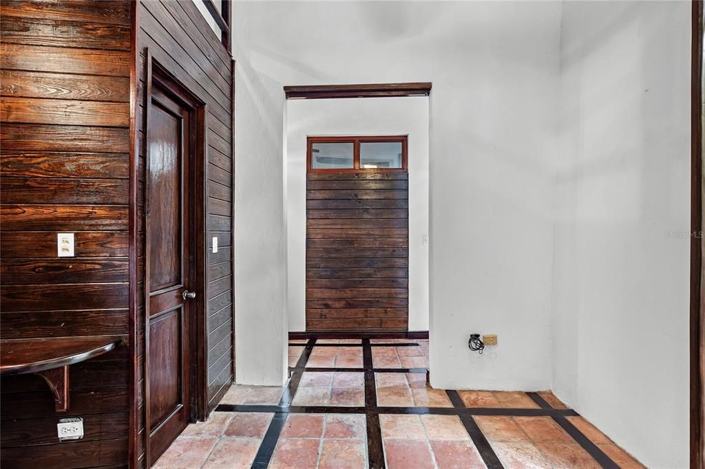 出租: $2,100 (1 贝兹, 1 浴室, 900 平方英尺)