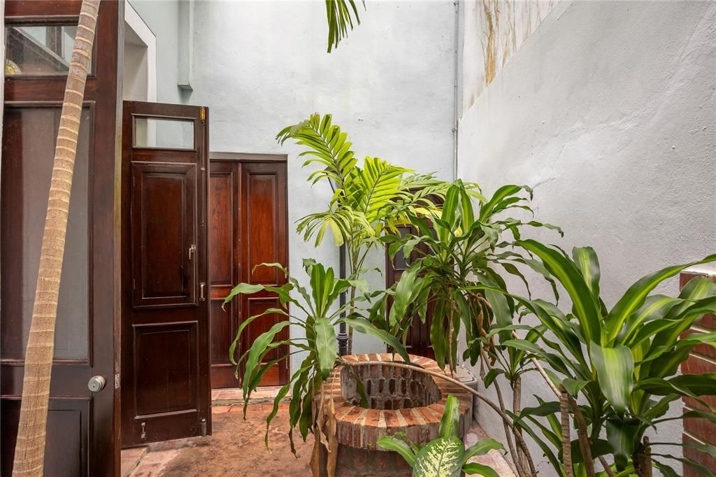 出租: $2,100 (1 贝兹, 1 浴室, 900 平方英尺)