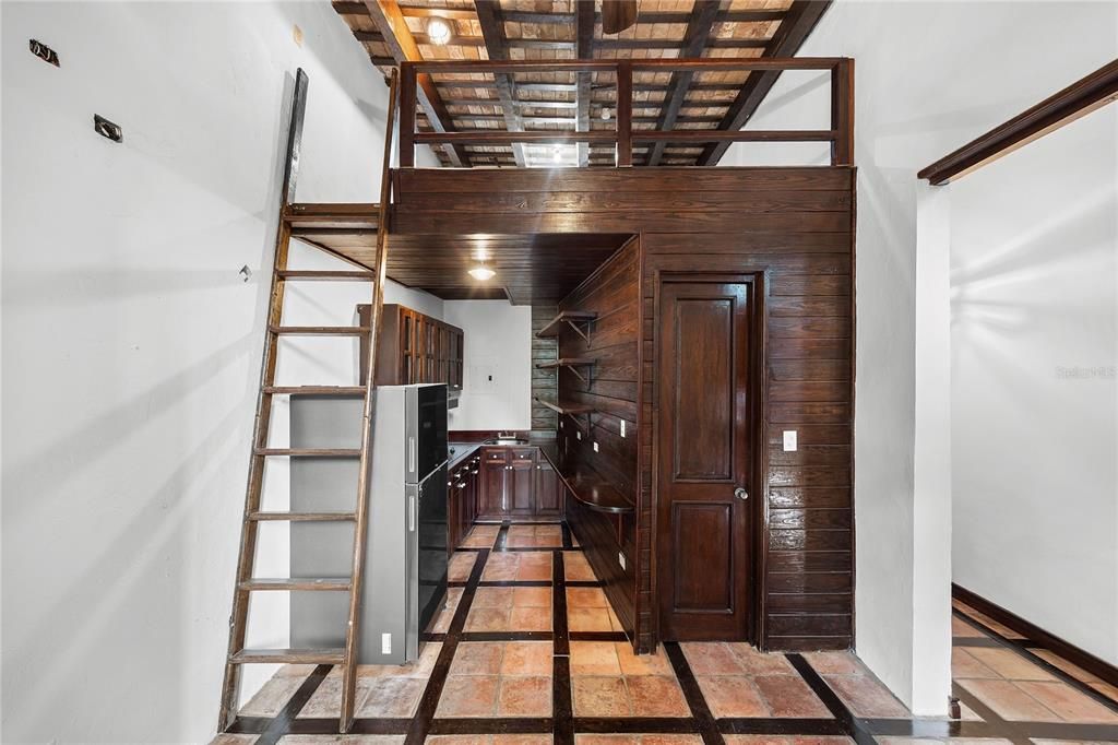 出租: $2,100 (1 贝兹, 1 浴室, 900 平方英尺)