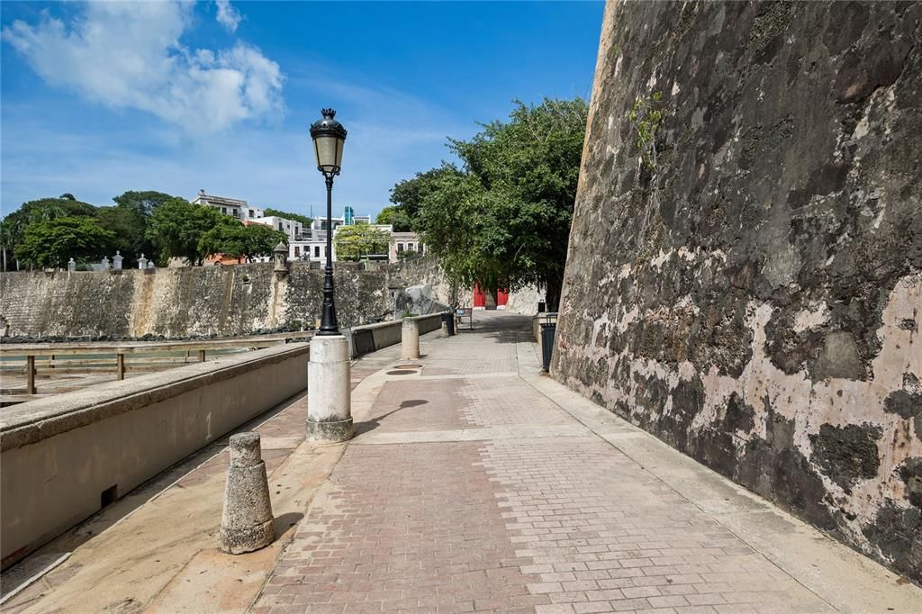 出租: $2,100 (1 贝兹, 1 浴室, 900 平方英尺)