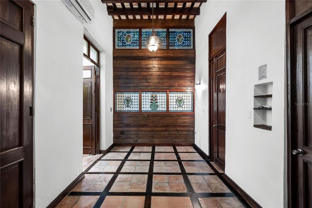 出租: $2,100 (1 贝兹, 1 浴室, 900 平方英尺)