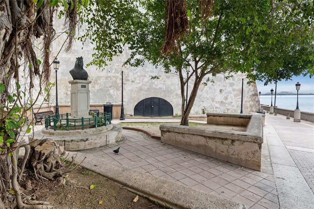 出租: $2,100 (1 贝兹, 1 浴室, 900 平方英尺)