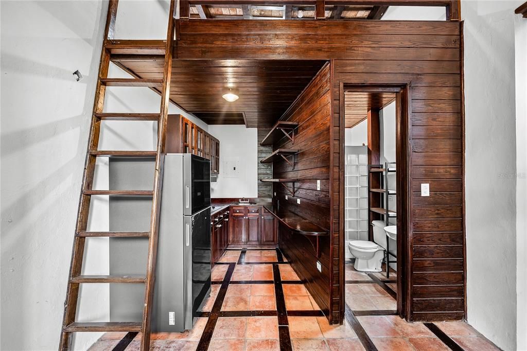 出租: $2,100 (1 贝兹, 1 浴室, 900 平方英尺)