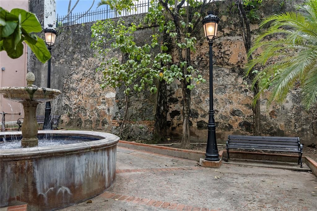 出租: $2,100 (1 贝兹, 1 浴室, 900 平方英尺)