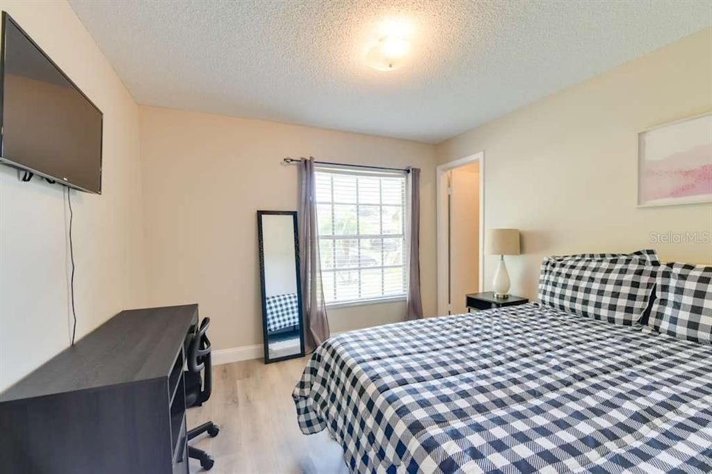 For Sale: $780,000 (5 beds, 4 baths, 1998 Square Feet)