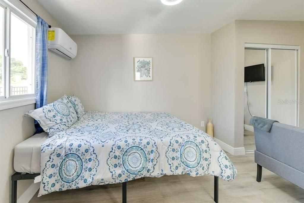 For Sale: $780,000 (5 beds, 4 baths, 1998 Square Feet)