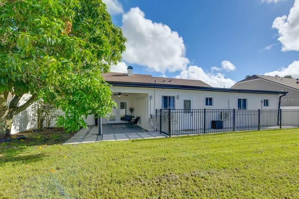 For Sale: $780,000 (5 beds, 4 baths, 1998 Square Feet)