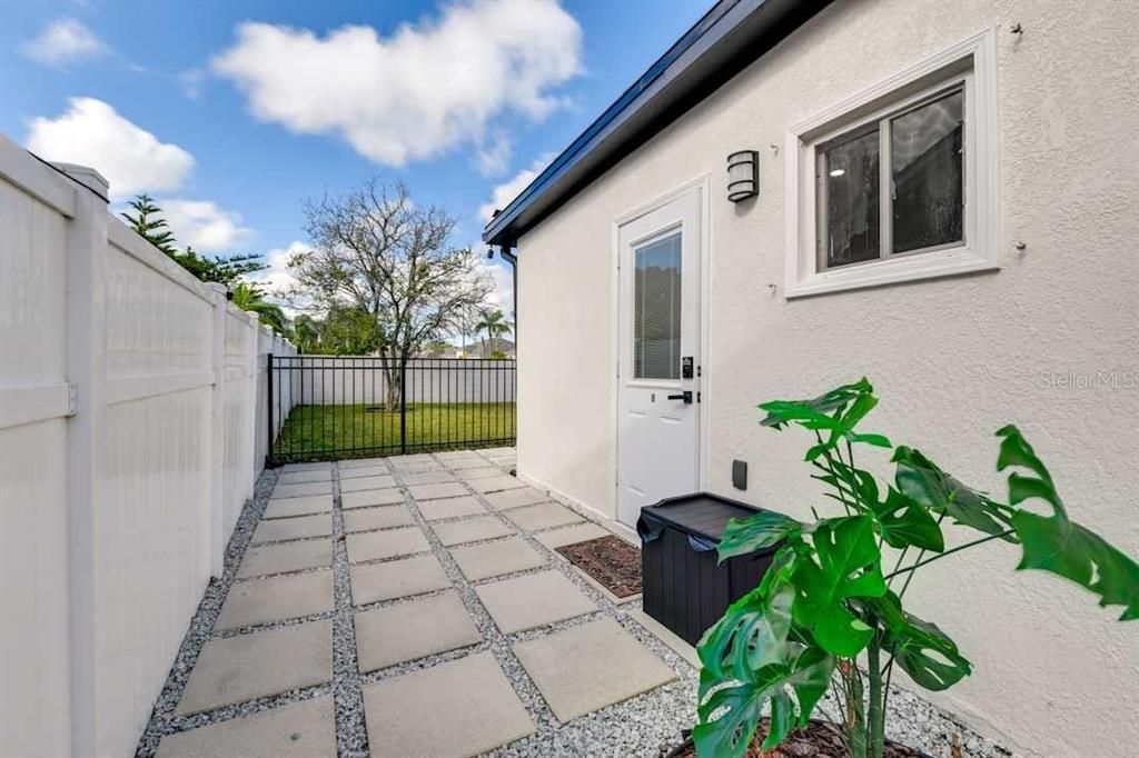 For Sale: $780,000 (5 beds, 4 baths, 1998 Square Feet)