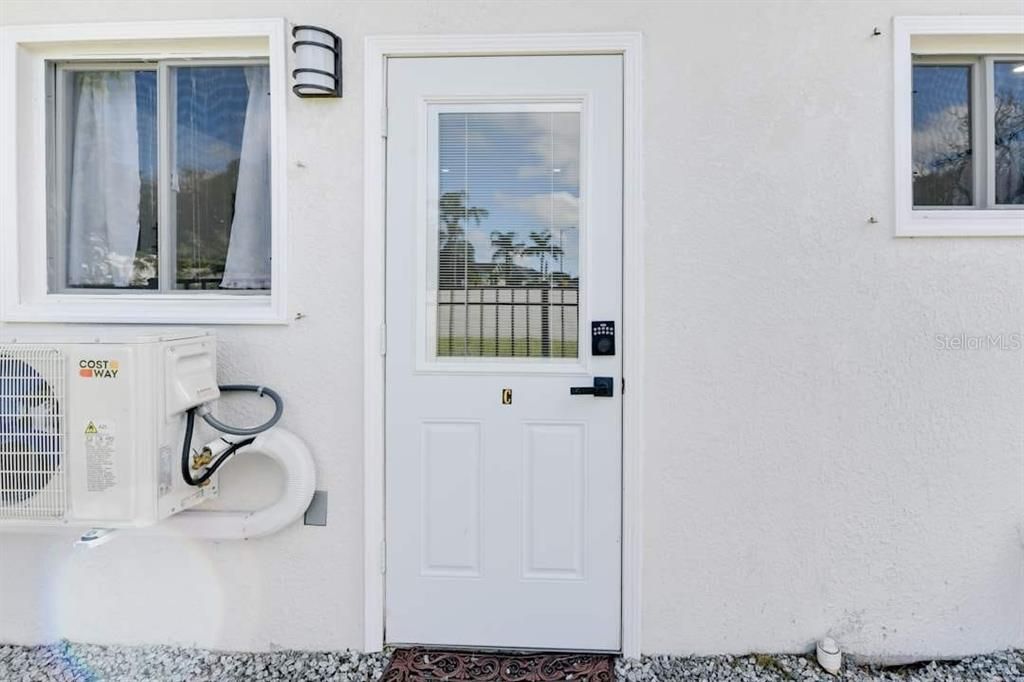 For Sale: $780,000 (5 beds, 4 baths, 1998 Square Feet)