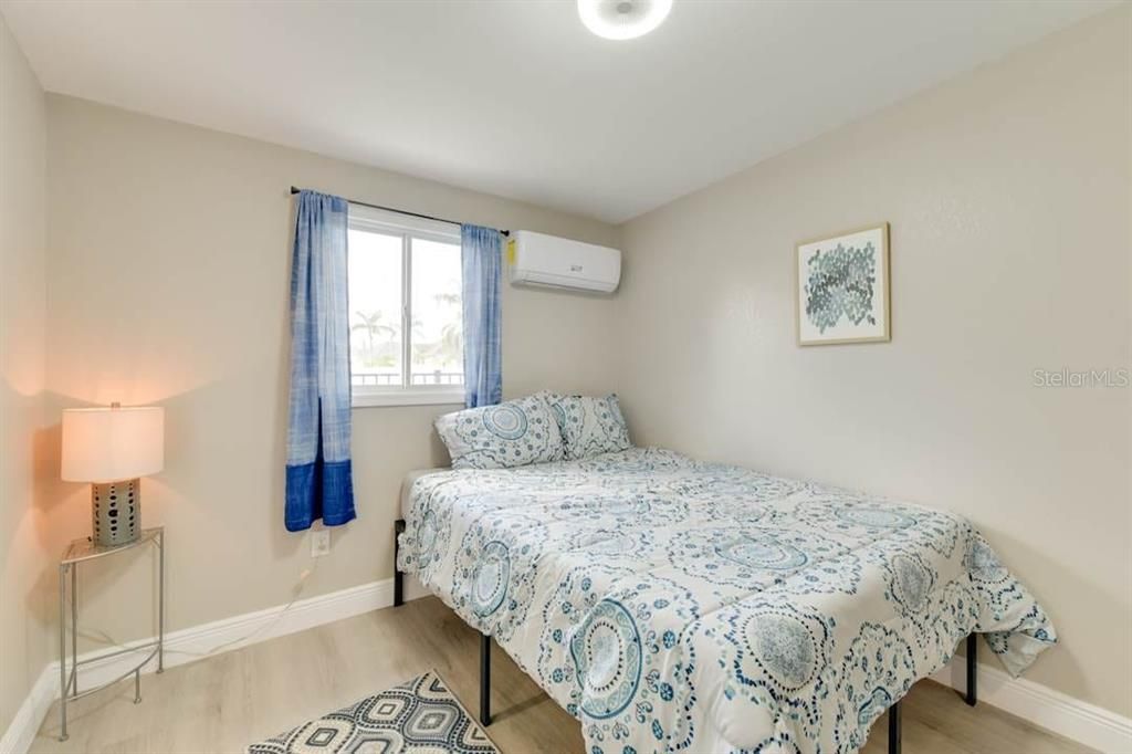 For Sale: $780,000 (5 beds, 4 baths, 1998 Square Feet)