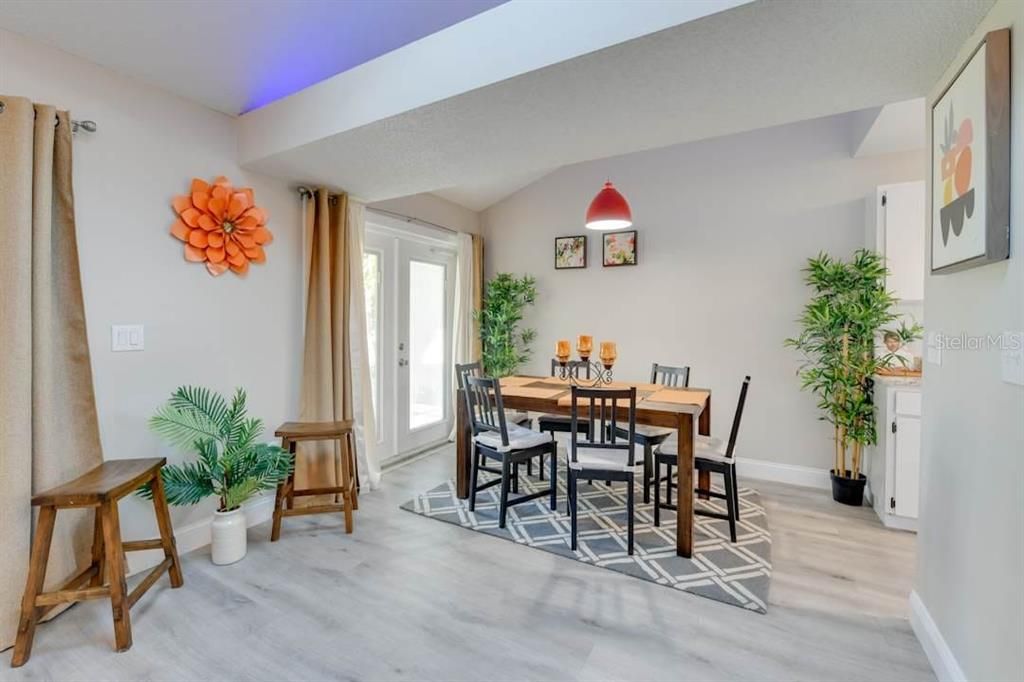 For Sale: $780,000 (5 beds, 4 baths, 1998 Square Feet)