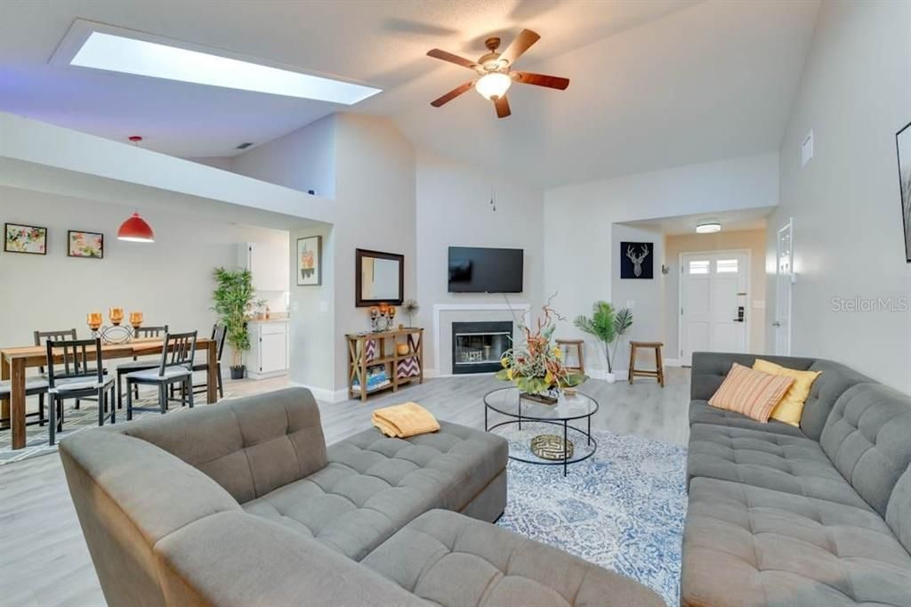 For Sale: $780,000 (5 beds, 4 baths, 1998 Square Feet)