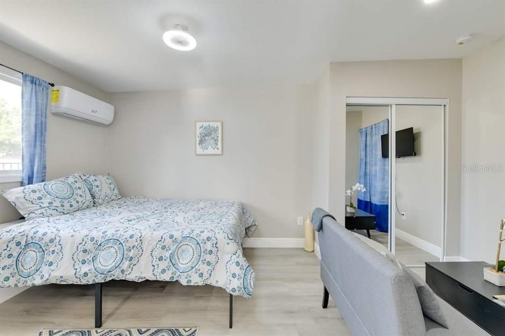 For Sale: $780,000 (5 beds, 4 baths, 1998 Square Feet)