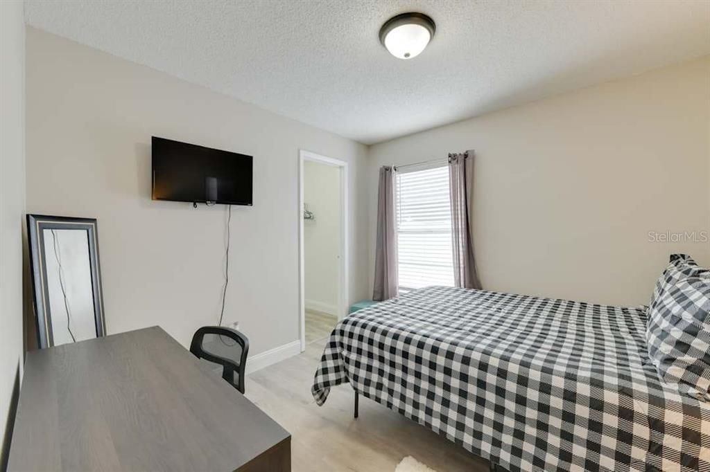 For Sale: $780,000 (5 beds, 4 baths, 1998 Square Feet)