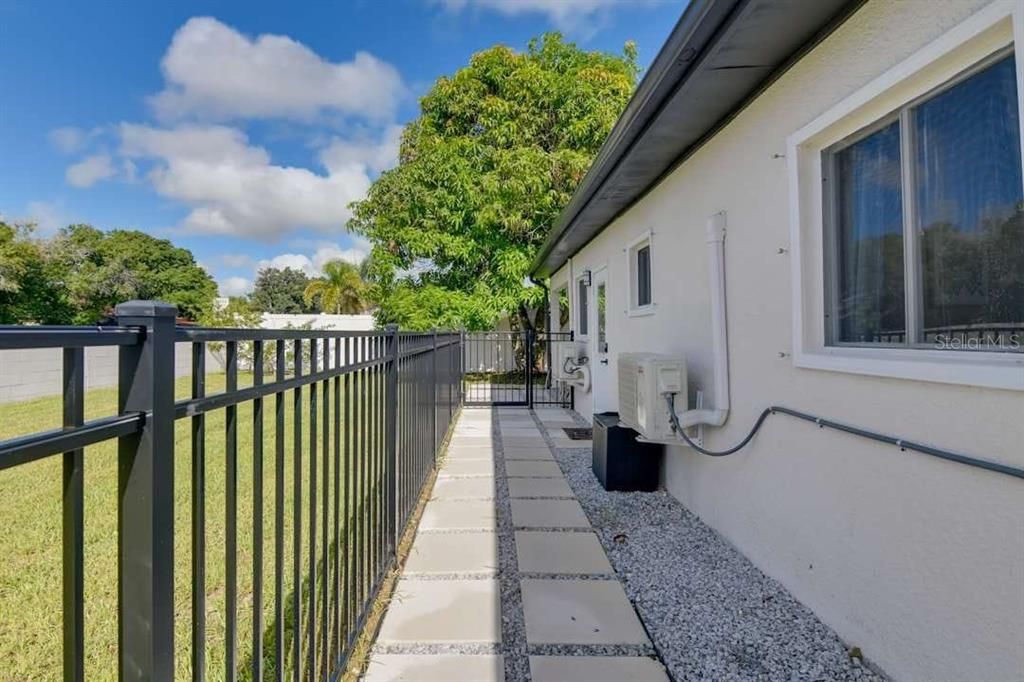 For Sale: $780,000 (5 beds, 4 baths, 1998 Square Feet)