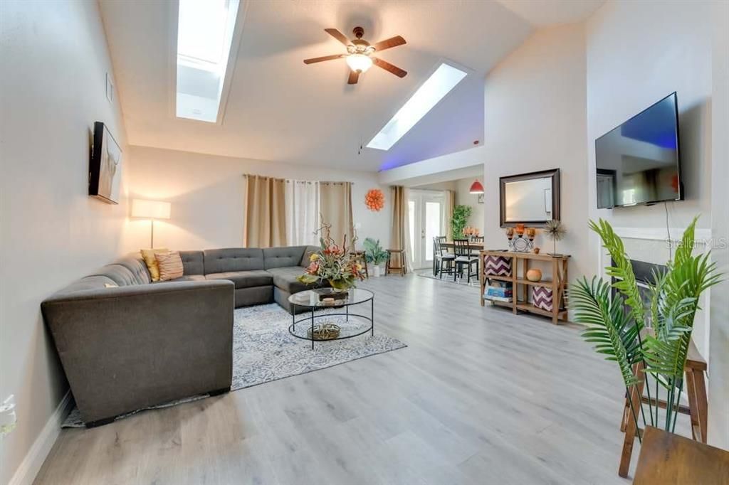 For Sale: $780,000 (5 beds, 4 baths, 1998 Square Feet)