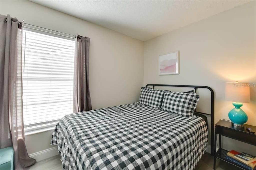 For Sale: $780,000 (5 beds, 4 baths, 1998 Square Feet)