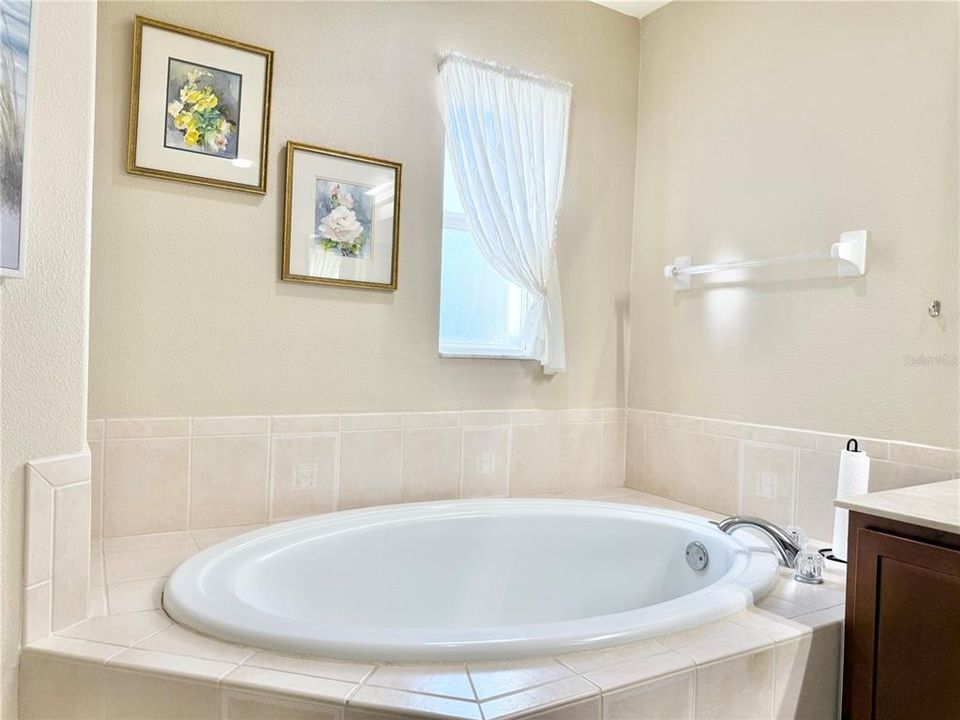 待售: $290,000 (2 贝兹, 2 浴室, 1812 平方英尺)