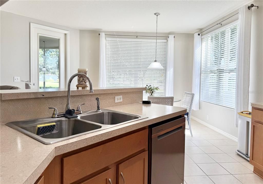 待售: $290,000 (2 贝兹, 2 浴室, 1812 平方英尺)