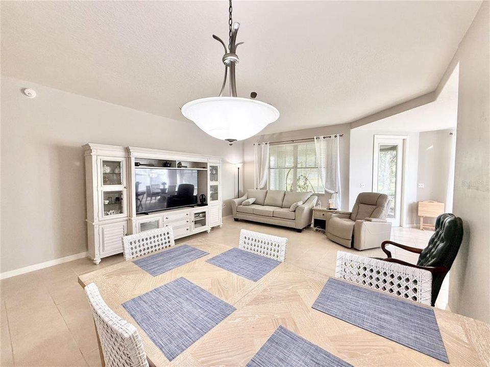 待售: $290,000 (2 贝兹, 2 浴室, 1812 平方英尺)