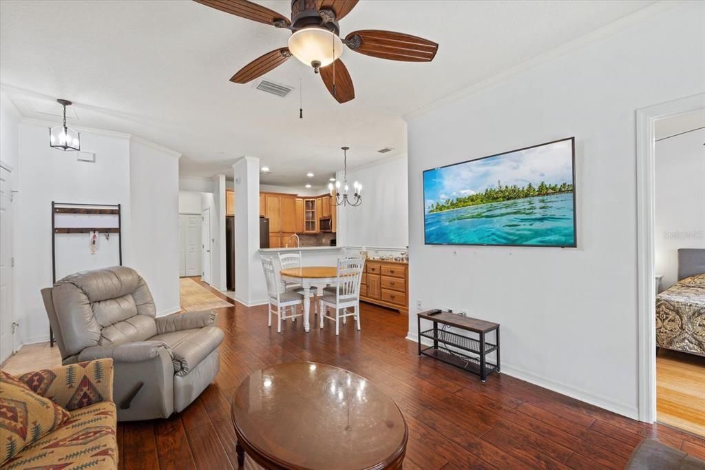 For Sale: $275,000 (3 beds, 2 baths, 1146 Square Feet)