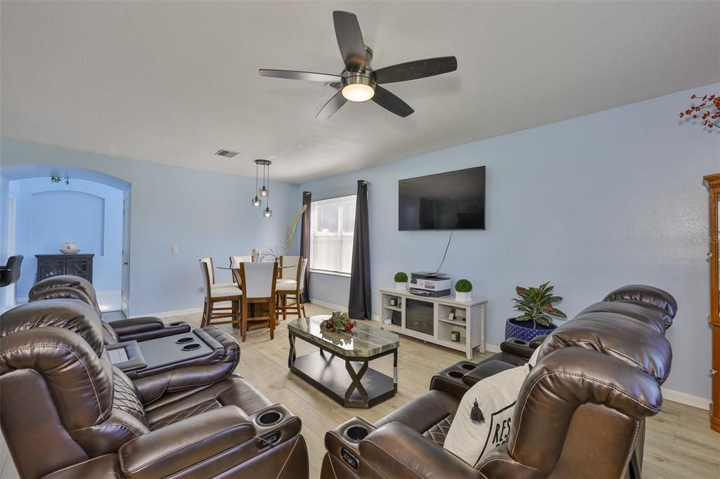 Active With Contract: $2,400 (3 beds, 2 baths, 1808 Square Feet)