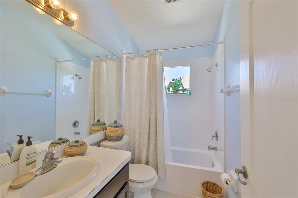 Active With Contract: $2,400 (3 beds, 2 baths, 1808 Square Feet)