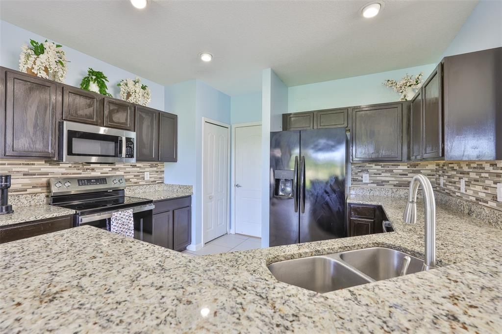 Active With Contract: $2,400 (3 beds, 2 baths, 1808 Square Feet)