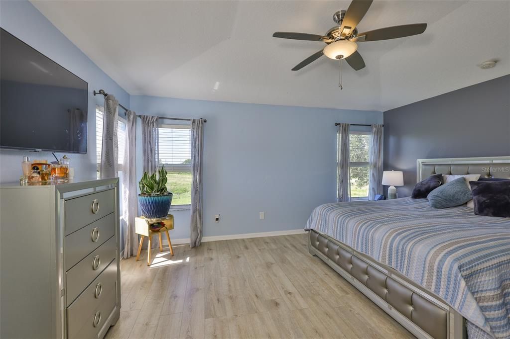 Active With Contract: $2,400 (3 beds, 2 baths, 1808 Square Feet)