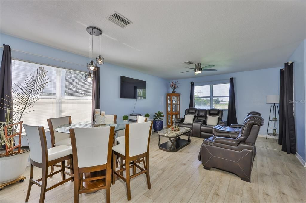 Active With Contract: $2,400 (3 beds, 2 baths, 1808 Square Feet)