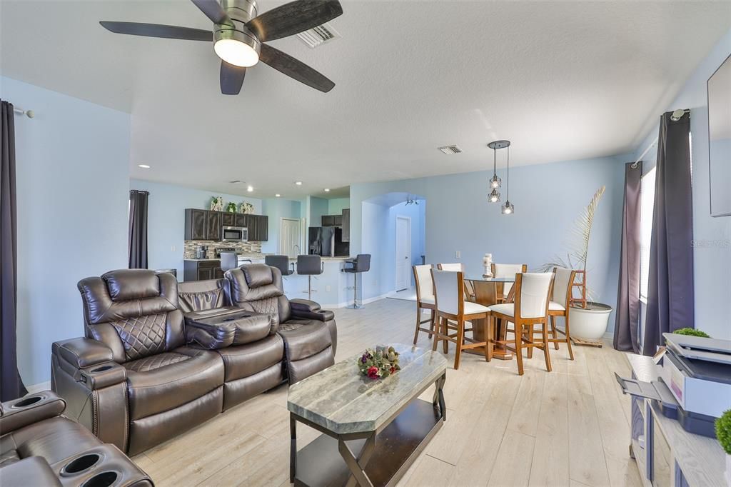 Active With Contract: $2,400 (3 beds, 2 baths, 1808 Square Feet)