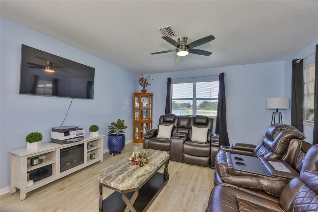 Active With Contract: $2,400 (3 beds, 2 baths, 1808 Square Feet)