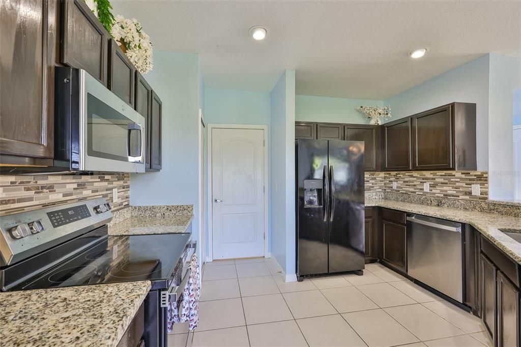 Active With Contract: $2,400 (3 beds, 2 baths, 1808 Square Feet)