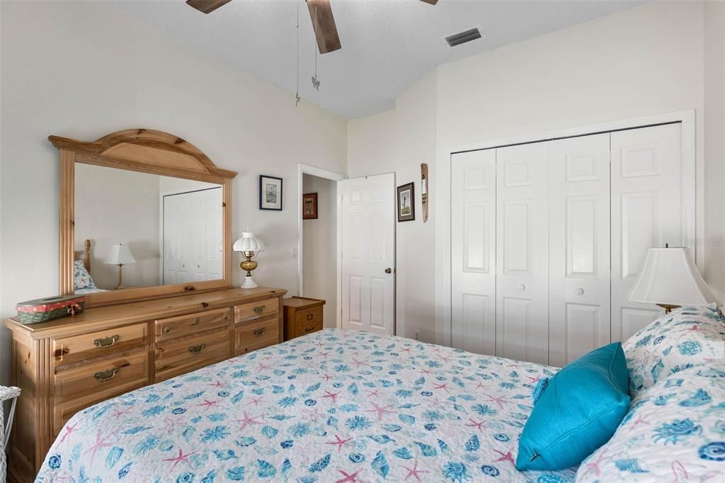 Под контрактом: $299,000 (3 спален, 2 ванн, 1560 Квадратных фут)