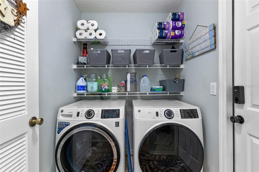 Под контрактом: $299,000 (3 спален, 2 ванн, 1560 Квадратных фут)