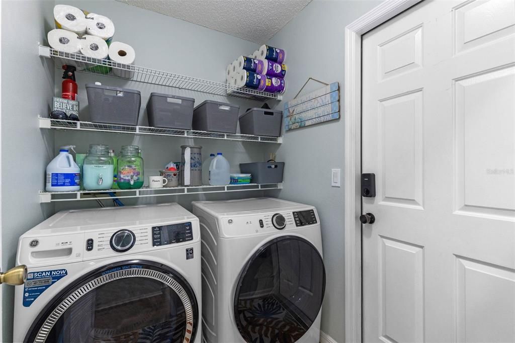 Под контрактом: $299,000 (3 спален, 2 ванн, 1560 Квадратных фут)