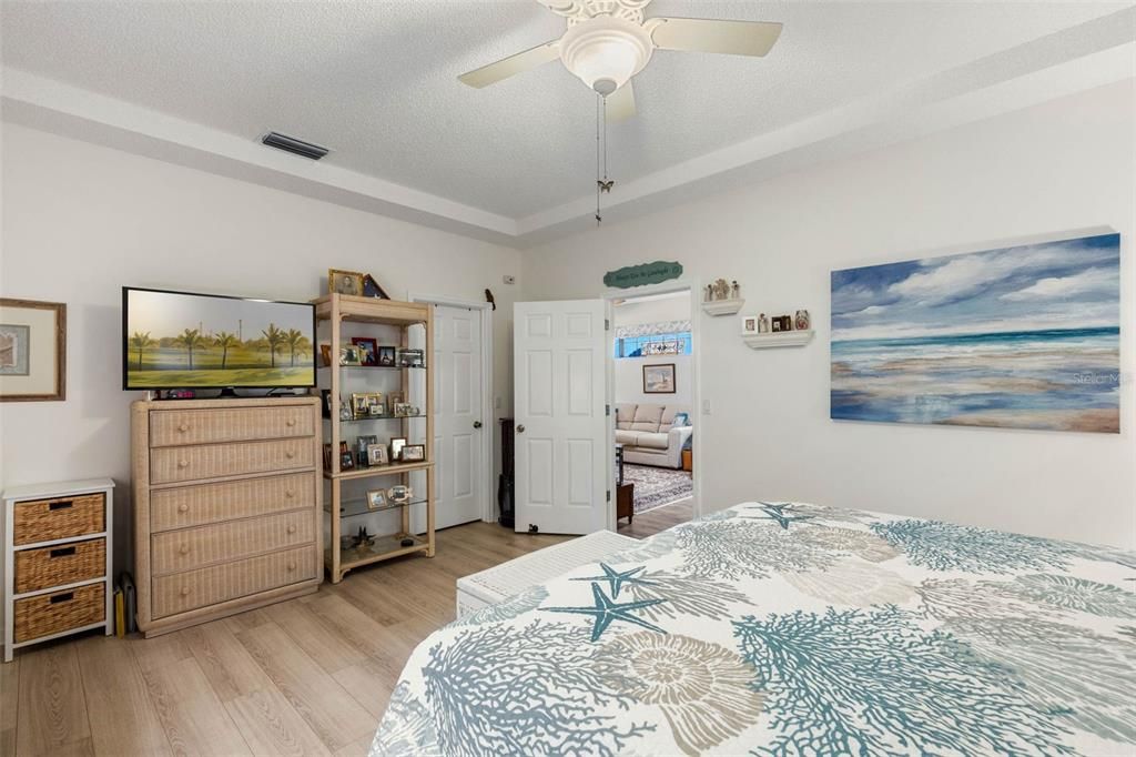 Под контрактом: $299,000 (3 спален, 2 ванн, 1560 Квадратных фут)