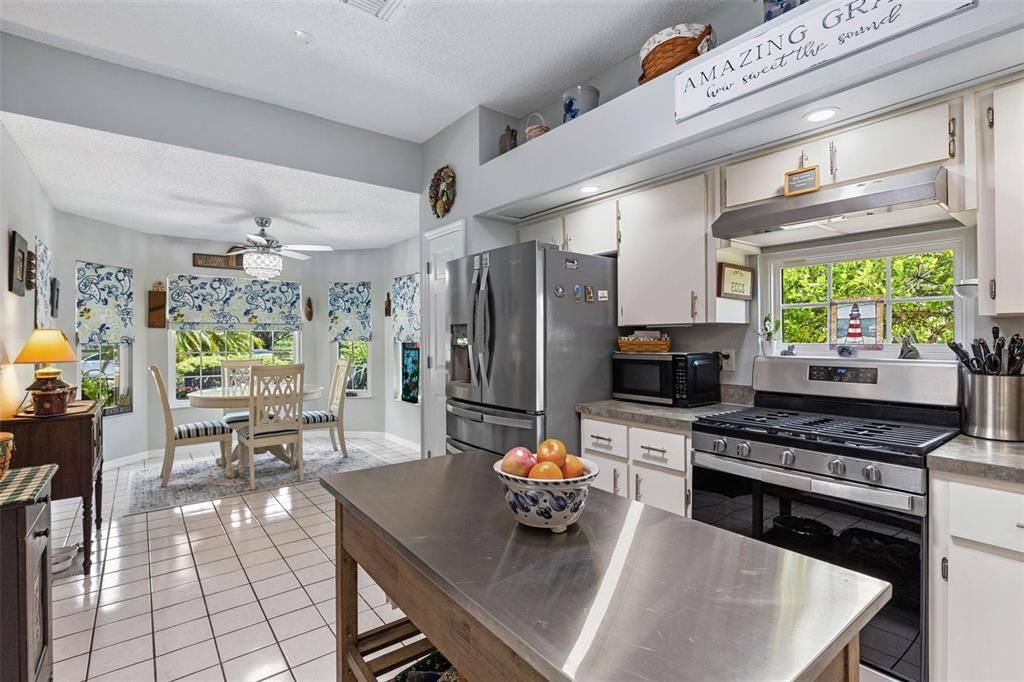 Под контрактом: $299,000 (3 спален, 2 ванн, 1560 Квадратных фут)