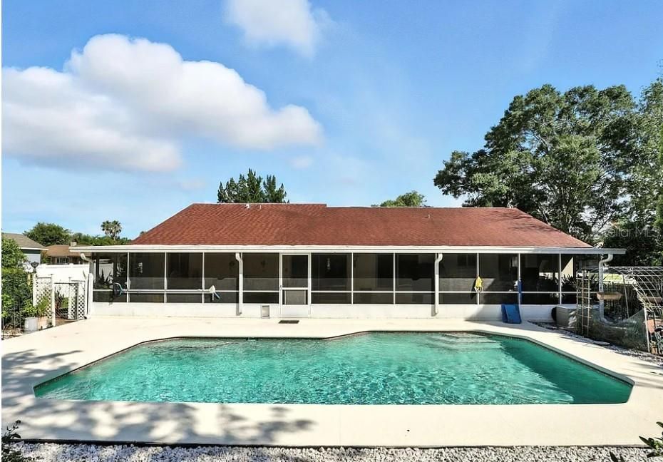 Recently Sold: $400,000 (3 beds, 2 baths, 1489 Square Feet)