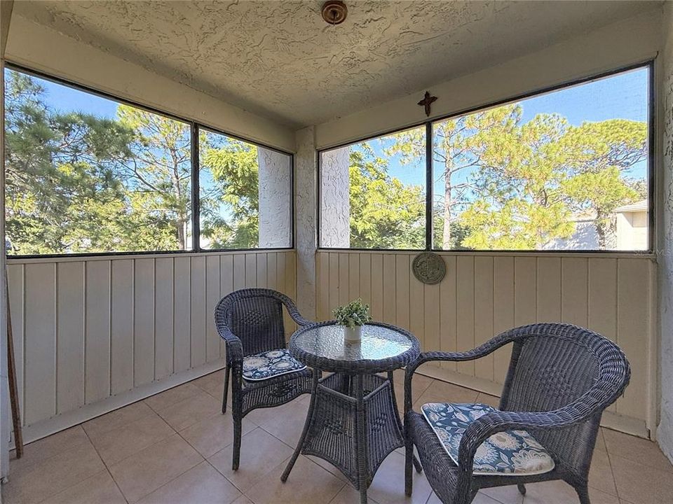 待售: $179,900 (2 贝兹, 1 浴室, 930 平方英尺)