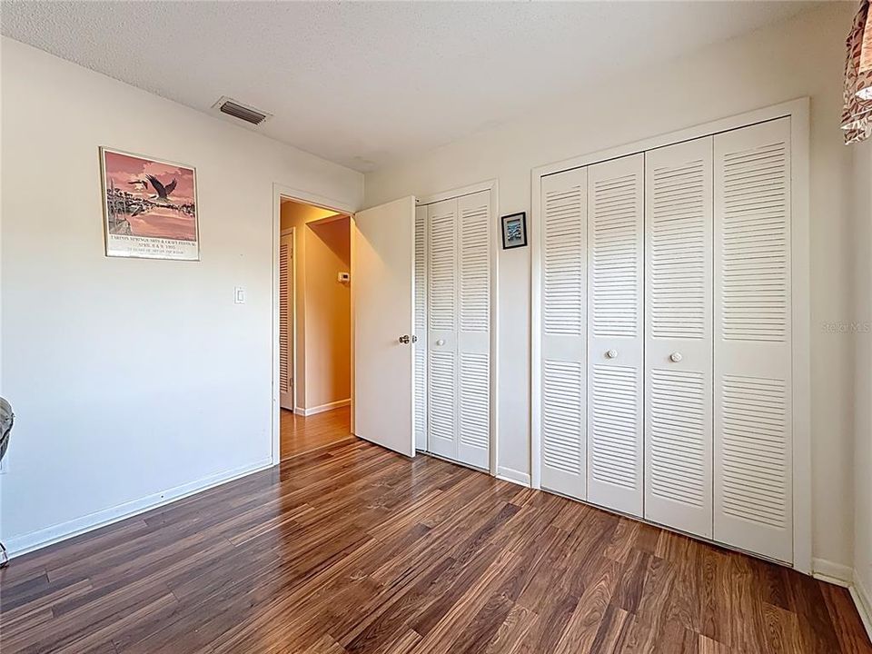 待售: $179,900 (2 贝兹, 1 浴室, 930 平方英尺)